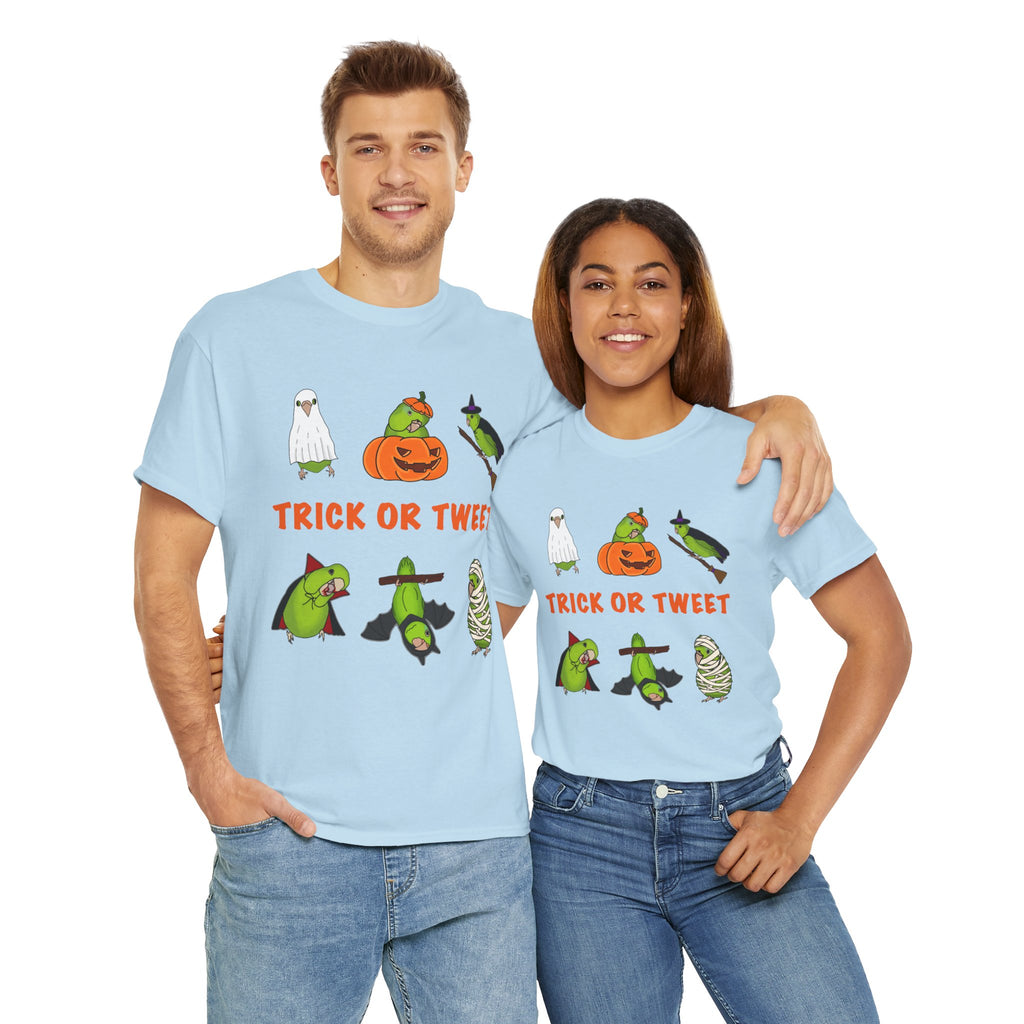 Trick or Tweet Parrotlet : Halloween Bird sweatshirt, Spooky Season Shirt, Fun Bird Lover Tee, Bird Watcher, Gift for - Adults